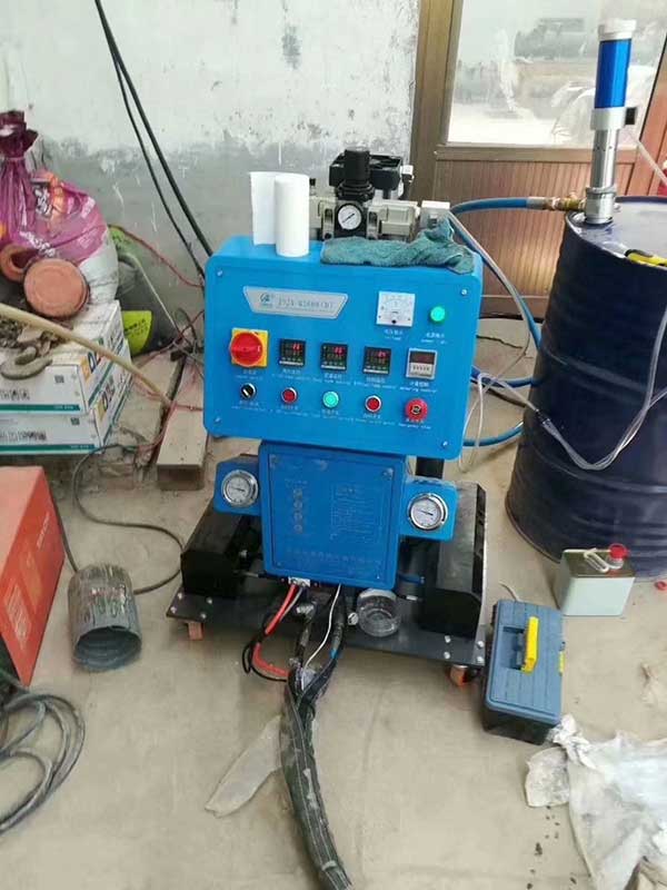 聚氨酯浮球 Q2600D聚氨酯發(fā)泡機(jī) 澆注填充工藝(圖2) 定時定量功能的聚氨酯浮球Q2600D聚氨酯發(fā)泡機(jī)