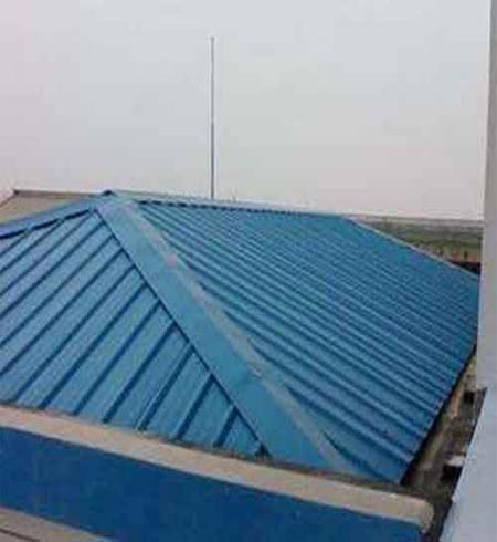 噴彩鋼瓦防腐涂料用什么噴涂機 海南聚脲噴涂機(圖2) 車間彩鋼瓦防腐聚脲涂料案例